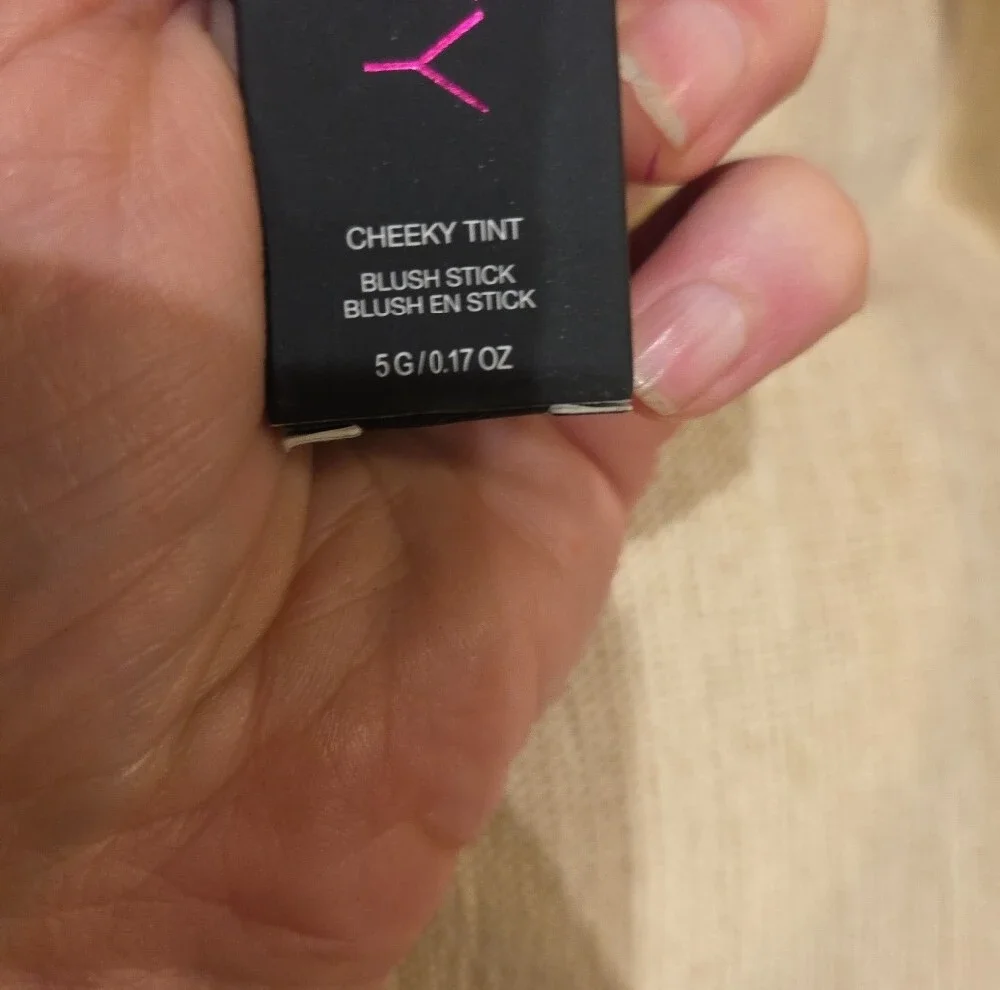 HUDA BEAUTY Cheeky Tint Blush Stick - Coral Cutie